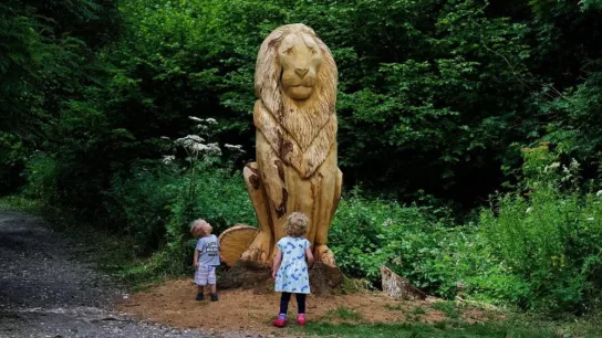 Narnia wood sculpture at Banstead woods